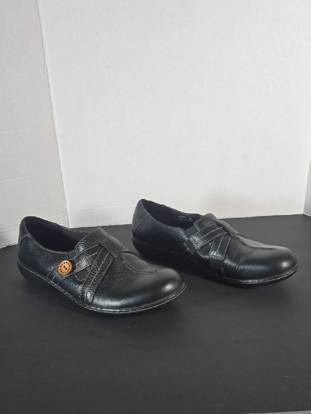 Clark’s Women's Black Leather Slip On Loafers Shoes Button Size 10 M